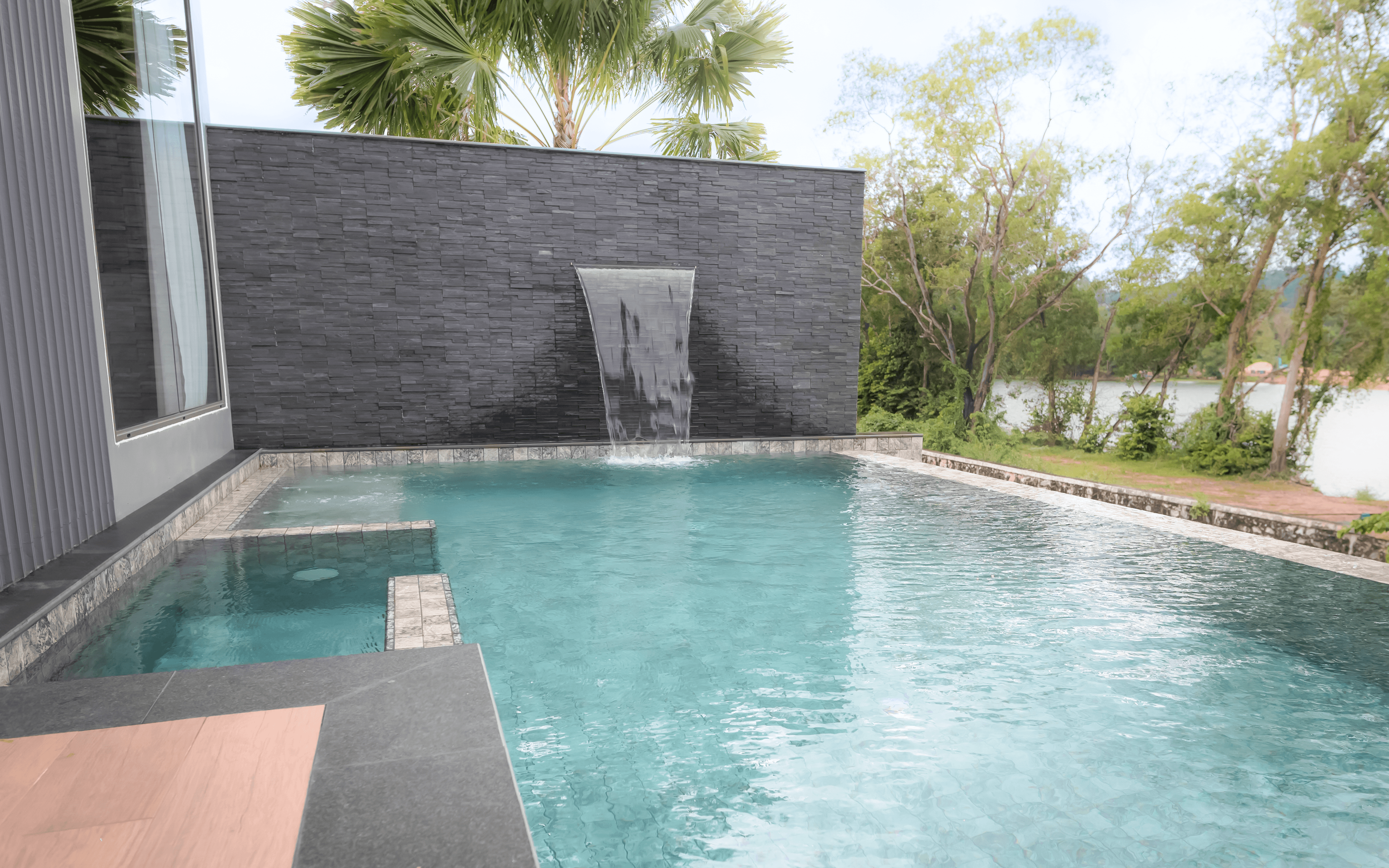 Le Villa Lake 80